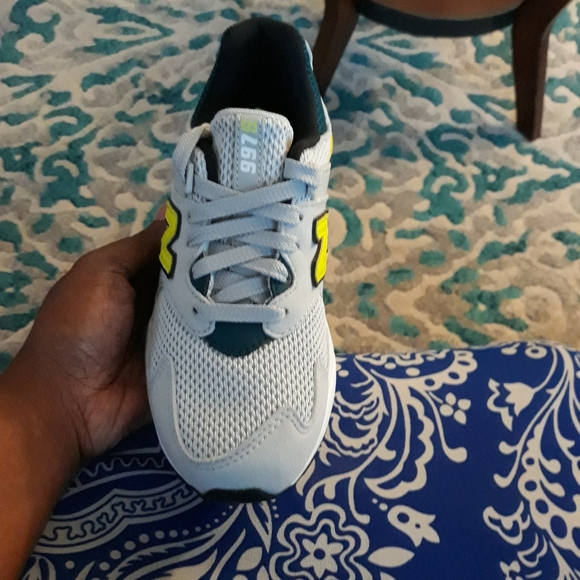 Grey and green New Balance - Picture 2 of 6